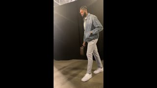 Anthony Davis walks out of arena after head injury and needing wheelchair vs Warriors
