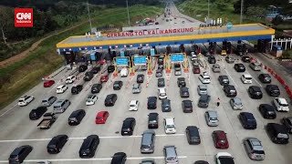 Momen Gerbang Tol Kalikangkung Dipadati Arus Mudik