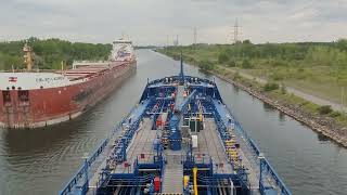 Meeting vessel in the South Shore Canal