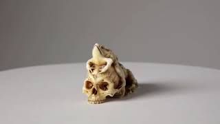 Netsuke - Frogs on skull