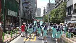 住吉神社例大祭　獅子頭・各町内神輿連合渡御　佃１丁目出発