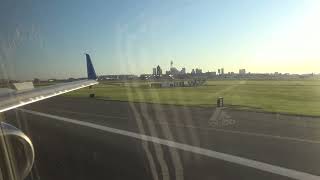 United Airlines Boeing 737-900ER Landing in Boston (BOS)