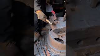 Proses pemasangan gagang kapak dengan cara yang cerdas #shorts