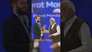 PM Modi's requests Drew Hicks for speaking in Hindi | Drew Hicks BHU Connection