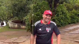 CHARLLES MOSTRANDO OS PEIXES NA CHÁCARA COMÉDIA SELVAGEM