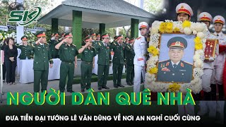 People in his hometown were deeply moved as they bid farewell to General Le Van Dung at his final...
