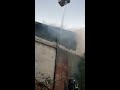 intenso trabajo para controlar un incendio en una nave de la carretera de barrax