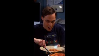 O FAMOSO MACARRÃO DE SALSICHAS DO SHELDON! 🍝🤌