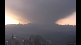 ¿Qué dicen autoridades sobre nube negra que fue captada encima del volcán del Ruiz?