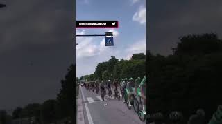 WOW 😳 Seeing professional cyclists up close is insane! 🔥