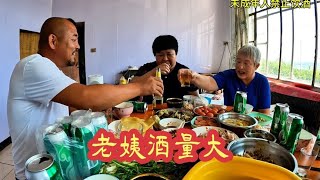 东北沙和尚老姨从县城来家，娘几个又喝多啦，明天继续