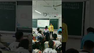 老师和学生相敬如宾，真是理想的班级！ #学生 #funnyschool #校园 #school #china #chineseschool #理想型 #教师 #课堂 #课堂随拍 #青春 #尊重