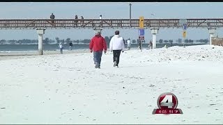 Cold weather keeping tourists away from Ft. Myers Beach