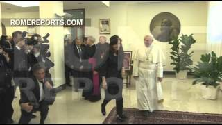 Argentina\\'s president, Cristina Fernandez Kirchner visits Pope with sprained ankle