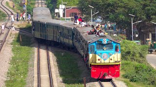 Titas Commuter Train arriving \u0026 departing Methikanda Railway Station, Narsingdi | Bangladesh Railway