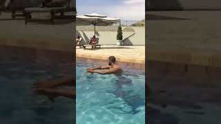 Gta 5 Franklin enjoying Christmas holiday in the pool