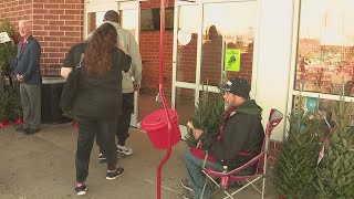 Salvation Army volunteers spread out across the Quad Cities as Red Kettle season kicks off