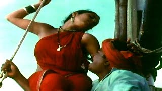Nayakudu Movie || Chalaki Chinnadi Video Song  || Kamal Haasan, Saranya