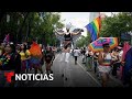 Exigen un alto a los crímenes de odio en la Marcha LGBT+ de Ciudad de México | Noticias Telemundo