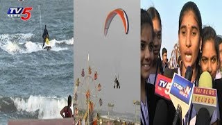 పర్యాటకులను ఆకట్టుకుంటున్న సాగర సంబరాలు..! | Kakinada Beach Festival | TV5 News