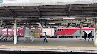 【約７時間遅れ・秋の季節臨時貨物列車・コンテナ満載！】JR貨物EH500形74号機＋コキ20B（両）が大宮駅4番線を通過するシーン（臨8056レ・仙貨A910・コンテナ輸送）2023.9.20