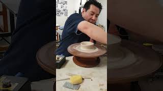 teknik putar tanah liat di pottery wheel (Apdeko) UPH Design Produk, Keramik