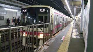 京王8000系8726F各駅停車新宿行き明大前駅発車シーン