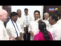 అమలాపురంలో టీడీపీ కి ఎదురుదెబ్బ tdp leader mudunuri murali krishnam raju joins in ysrcp ys jagan