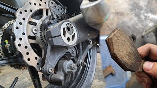 How to replace your brake pads on your Z1000! (Part 2/2) | MotoSiko