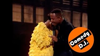 Martin Lawrence greeting guests – Def Comedy Jam (s2ep1)