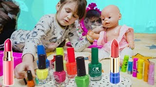 Яна играет в салон красоты с Куклой Настя Дизайн ногтей  Paint the Nail Art designs макияж Make Up