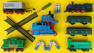 Unboxing dan merakit mainan kereta api thomas robot,classic train biru,kereta rail king jumbo