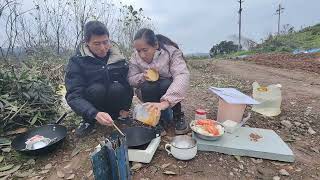 兩夫妻騎三輪車窮游瀘州，來到農村山坡上烤鐵板燒吃 #戶外 #旅遊