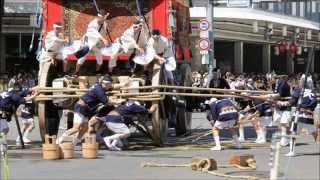 京都の四季　祇園祭　山鉾巡行　四条河原町にて（全３２基）　勇壮な辻回しも。