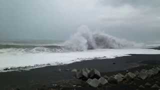 ２０１１年８月３１日　台風１１号　静岡県静岡市の海岸_02 巨大な波