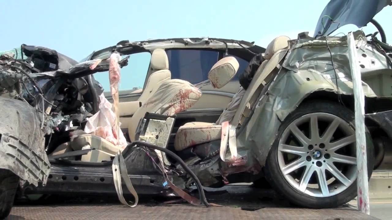 Gruesome Bodies Car Crash Dead People - Test