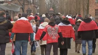 AUSCHWITZ: Polnische Rechtsradikale protestieren vor ehemaligem KZ