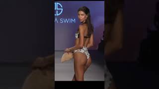 Poema Swimwear fashion show 2019 - Thais Martins