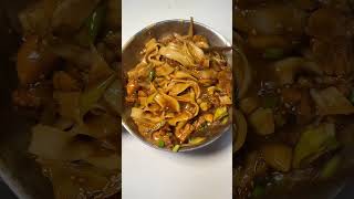 Noodles with roasted chicken legs and green onions 葱烧鸡腿肉 #chinesefood #noodles #美食 #foodie #拌面