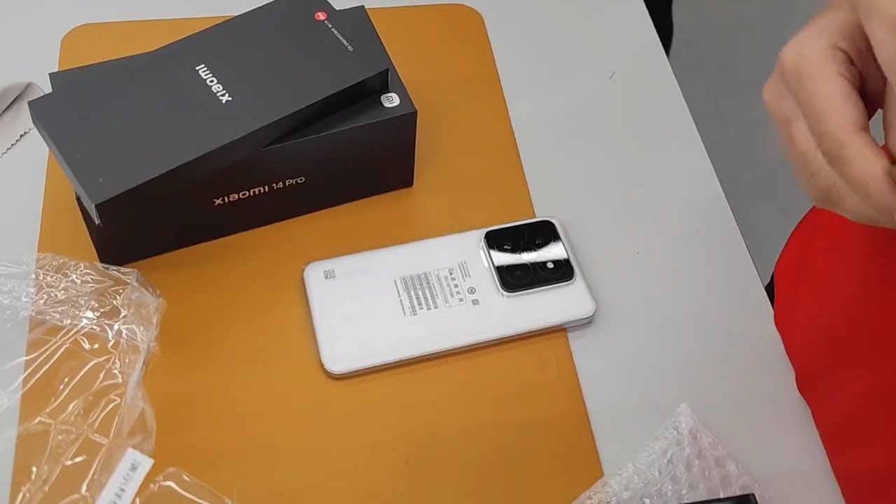 Xiaomi 14 Pro -Unboxing & Hands On Review - YouTube