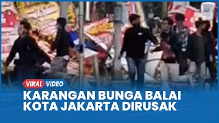 Terekam Massa Rusak Karangan Bunga Pramono Anung dan Rano Karno di Balai Kota Jakarta