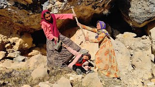 From simple life to dangerous adventure: Fereshteh and Fariba