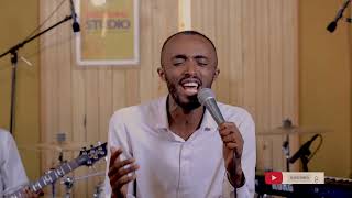 ምስጋናን ጨመረልኝ! ዘማሪ በርናባስ አለሙ Live Worship Songs