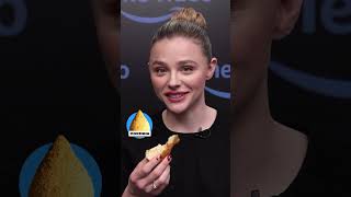 CHLOË GRACE MORETZ PROVANDO COXINHA E AMANDO! | #Shorts