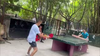 快乐乒乓(03), 高手在民间，挑战用长木板回击乒乓球，Enjoy a table tennis game with a long wood board.