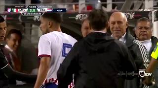 El pelotazo de Berizzo a Martino en el amistoso entre Paraguay y México (@UnivisionSports)