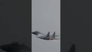 フルアフターバーナー、高速で飛び抜けるF-15E STRIKE EAGLE