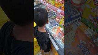 rusdan bingung pilih eskrim yang mana