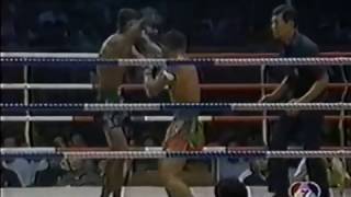 Samson Esarn (Saenmuangnoi) VS Singhdam Aor.Ugrit