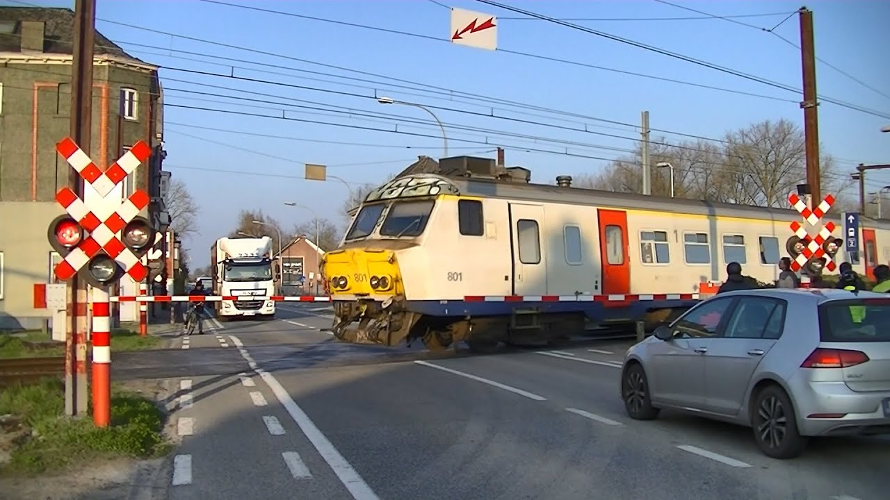 Spoorwegovergang Haacht (B) // Railroad Crossing // Passage à Niveau ...